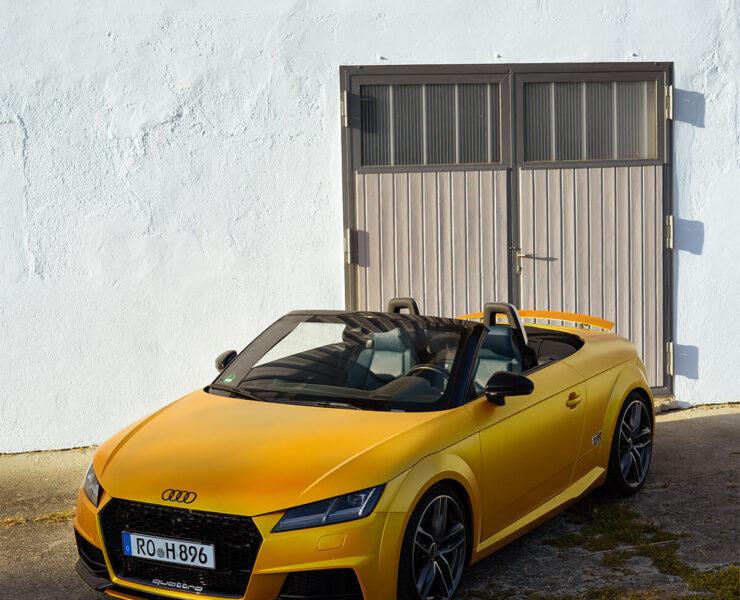 Lowered Audi TT MK3 Roadster With RS-Style Honeycomb Grille & Other Mods