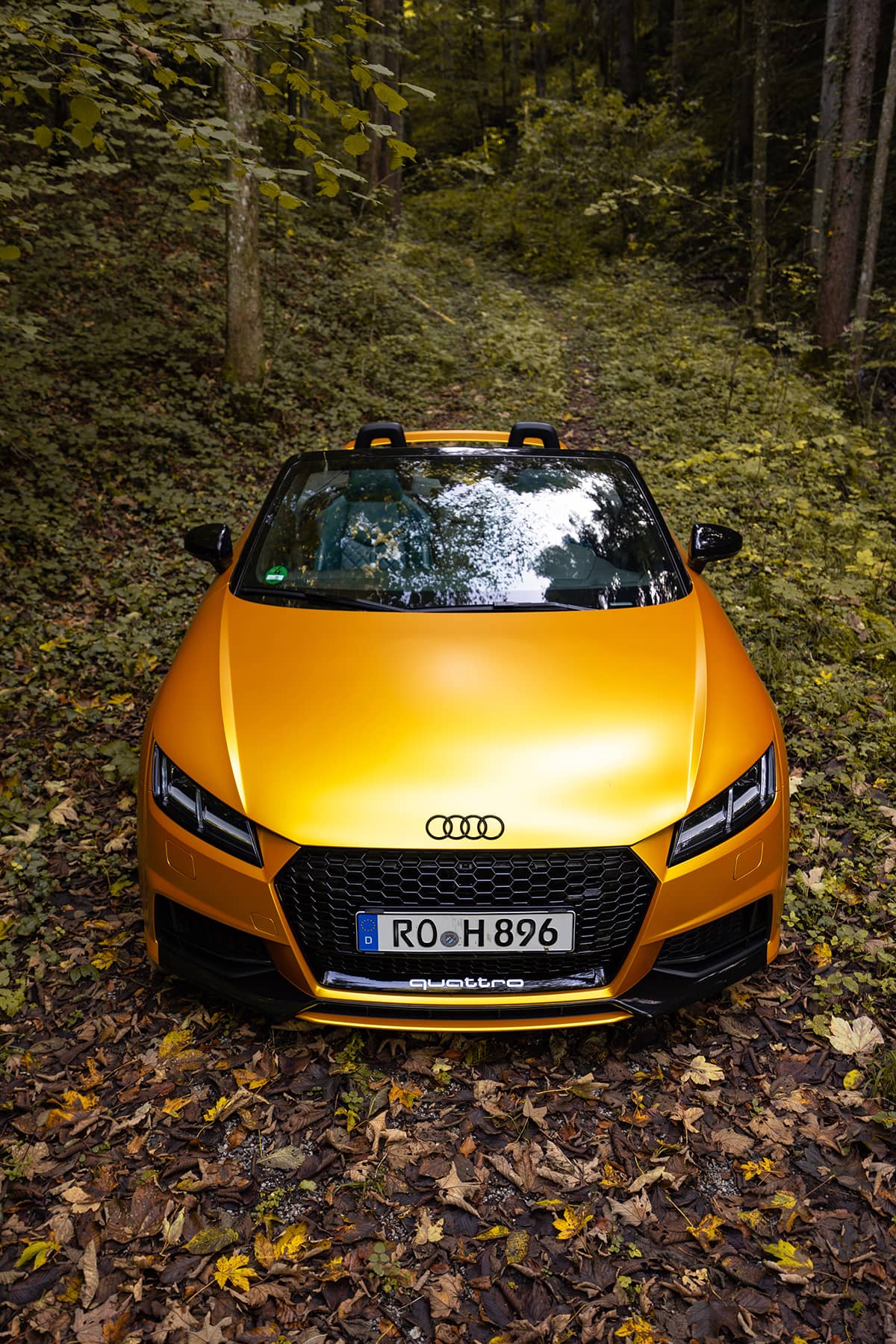 MK3 Audi TT roadster with black RS honeycomb grille in Yellow vynil wrap