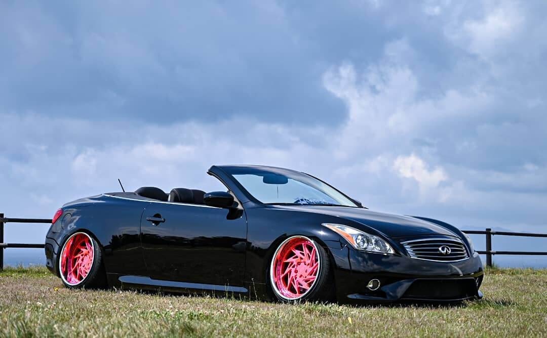 Stanced Infiniti G37 on air suspension